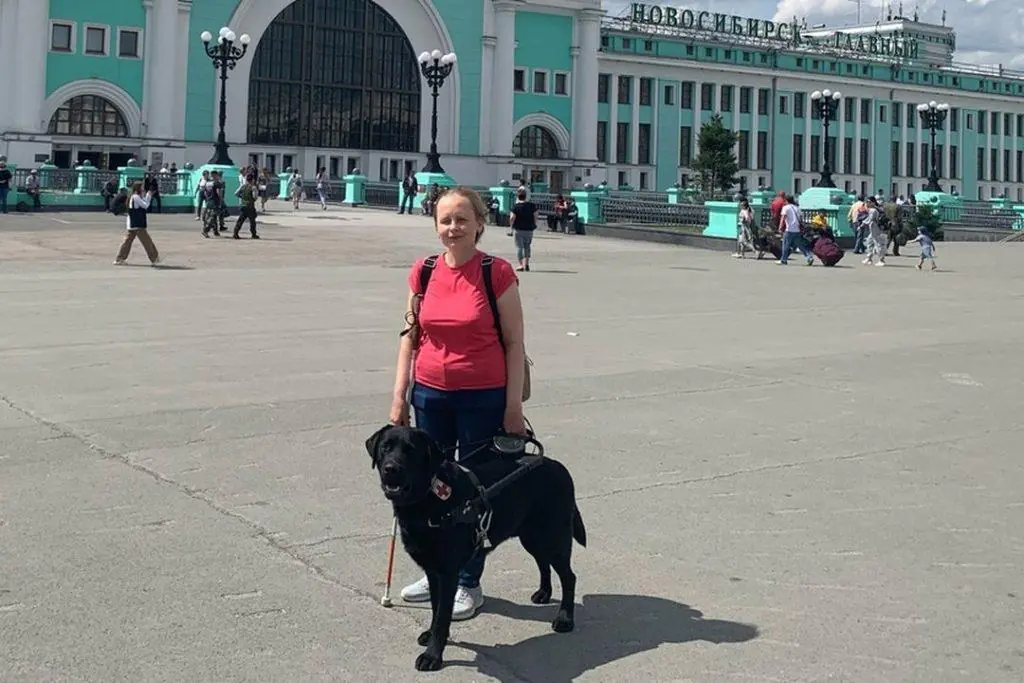 «Он взвизгнул и упал замертво»: хозяйка погибшей собаки-поводыря рассказала о происшествии