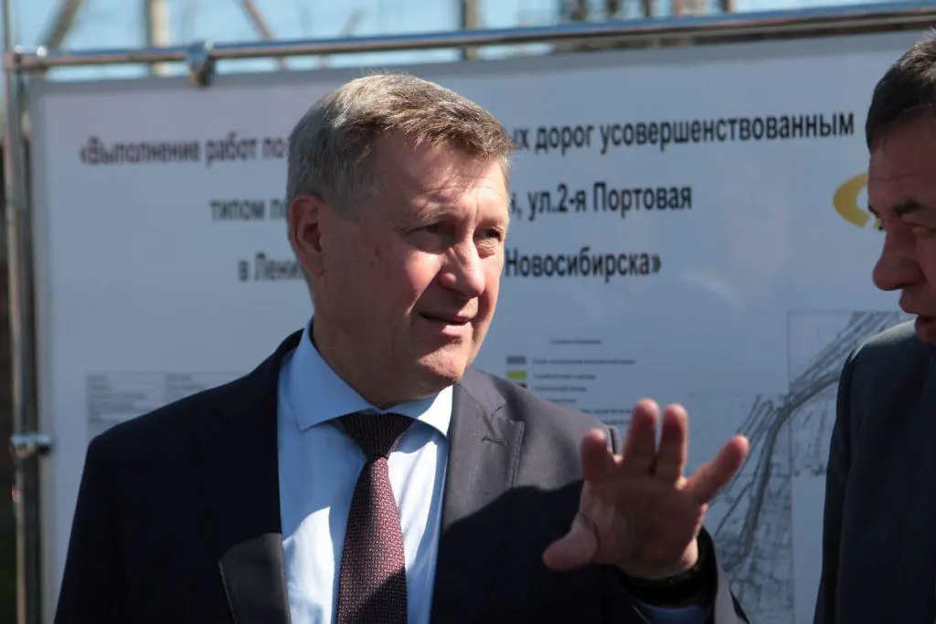 Почти три километра дороги ремонтируют на подъезде к Затону