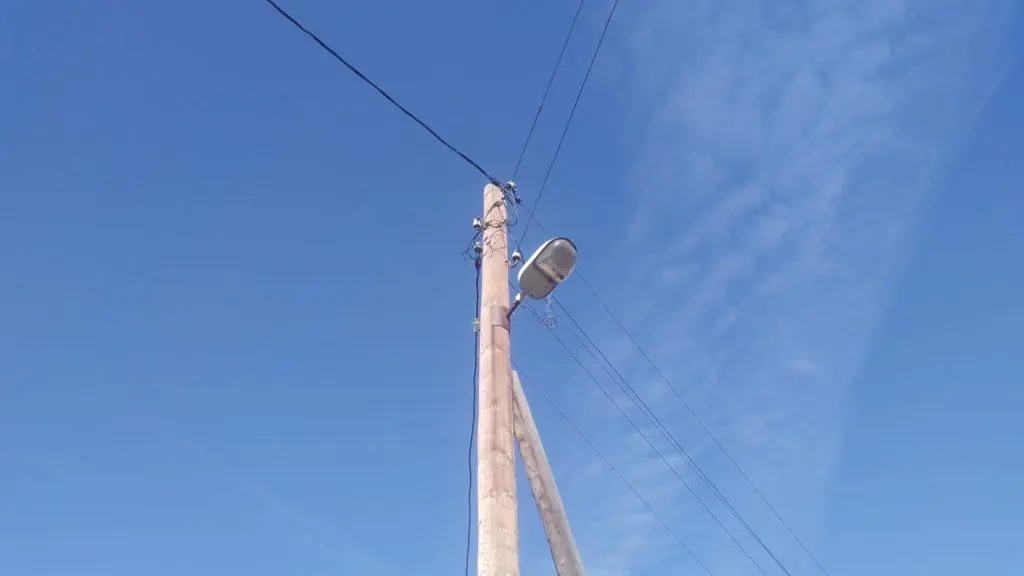 Старые лампы используются для освещения частного сектора в Новосибирске