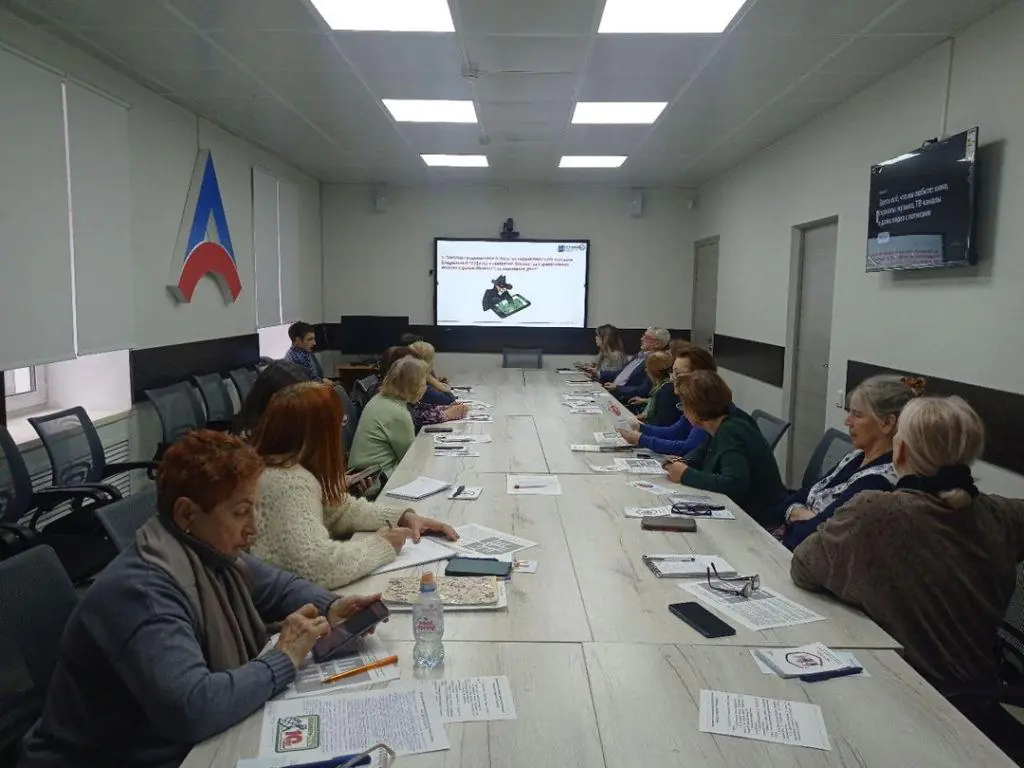 Бороться с кибермошенниками научили пенсионеров Новосибирской области