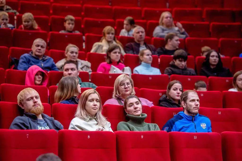 История преодоления: новосибирцы в числе первых увидели фильм об известном паралимпийце Олеге Крецуле