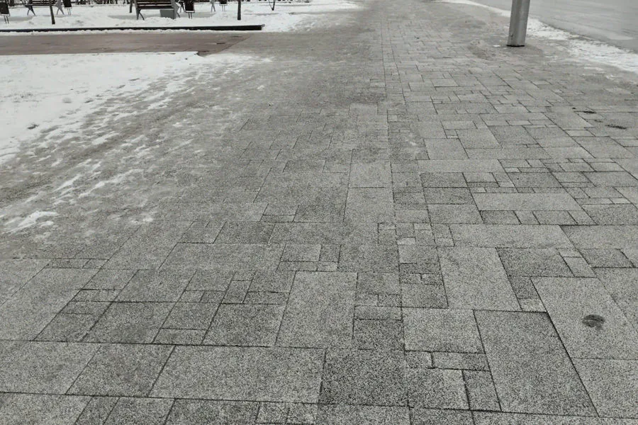 Прокуратура начала проверку гололеда у метро на площади Ленина в Новосибирске