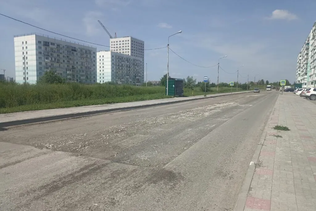 На жилмассиве «Плющихинский» в Новосибирске украли асфальт