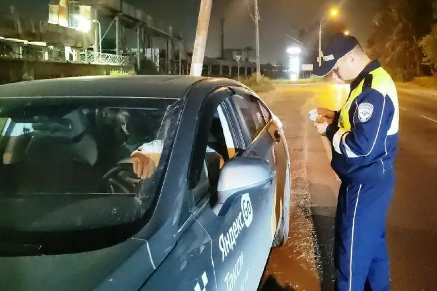 «Кричал, что нас, русских, там имел»: таксист-мигрант обматерил и избил клиентку после замечания в Новосибирске