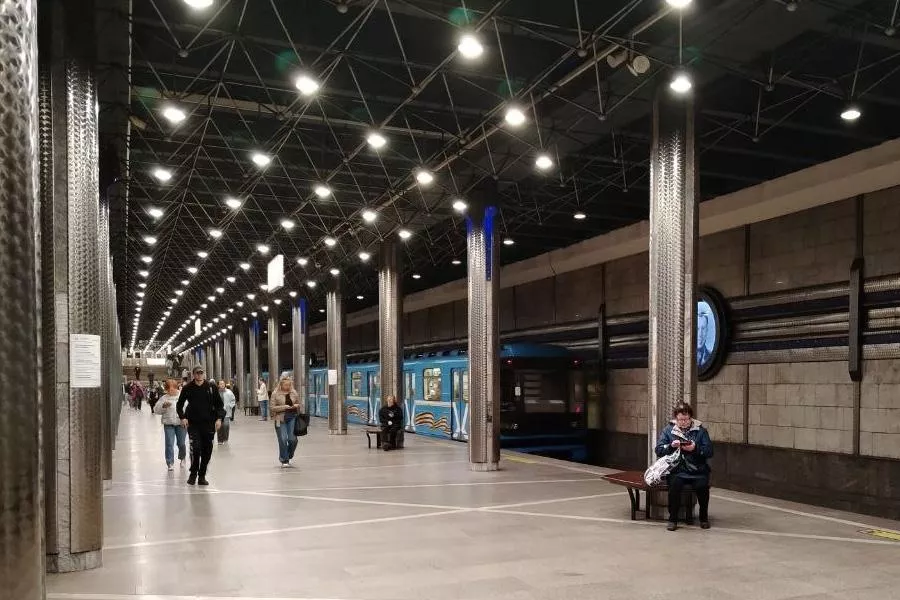 Дополнительные пятивагонные составы метропоездов запустят в Новосибирске