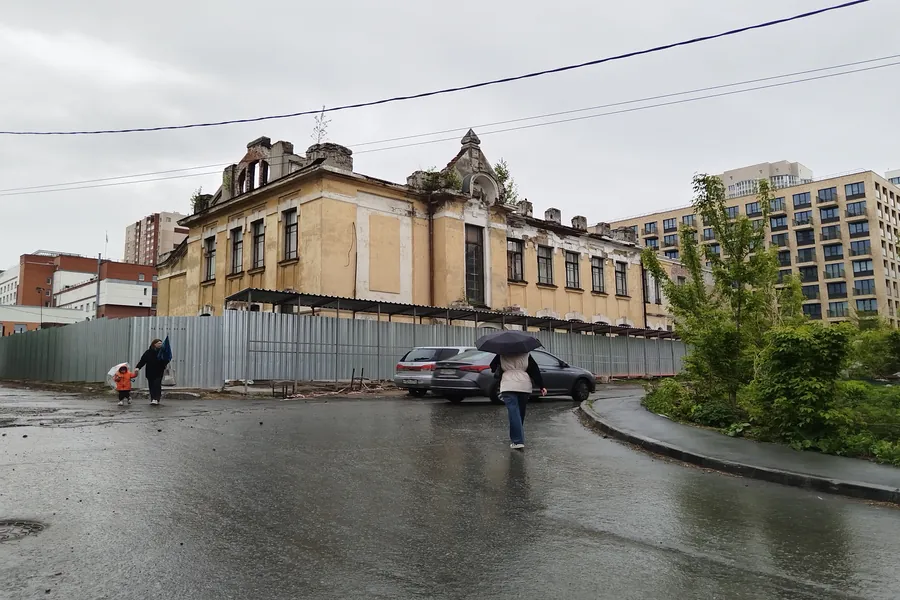 Крячковскую школу-памятник в Новосибирске будут ремонтировать до конца 2027 года